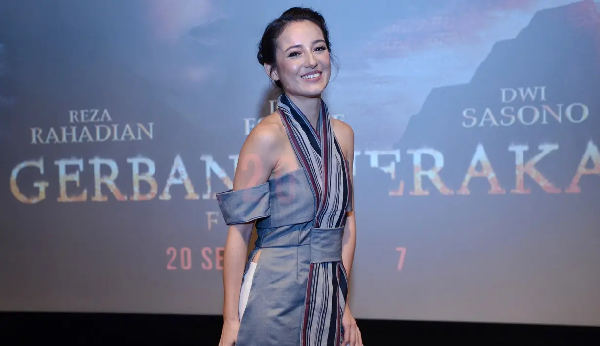 Menurut Julie, dari sekian genre film yang pernah ia lakoni memang tidak ada yang mudah. Semuanya memiliki tantangan tersendiri yang berbeda. Hal ini pun menyengankan untuknya bisa mengetahui beragam genre. (Adrian Putra/Bintang.com)