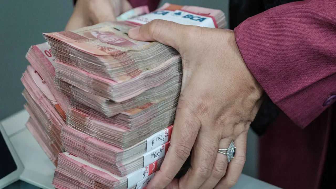 Rupiah Tembus 18.000, OJK Pastikan Tak Ada Bank Rush