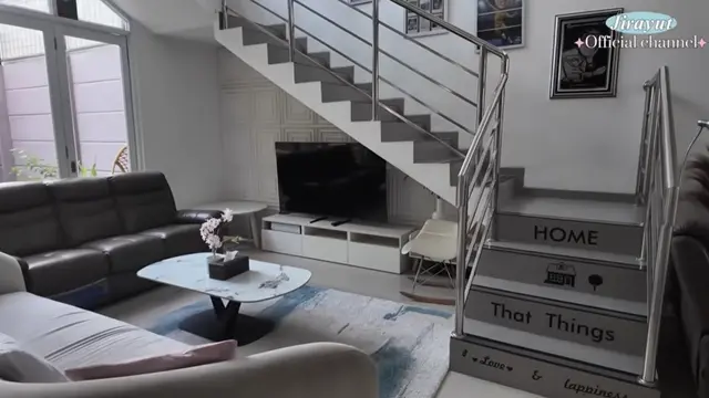 Potret rumah Jirayut di Indonesia (Foto: YouTube Jirayut Official Channel)