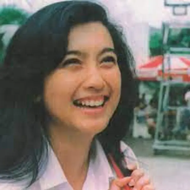 6 Foto Lawas Desy Ratnasari Saat SMA, Berprestasi Sedari Dulu