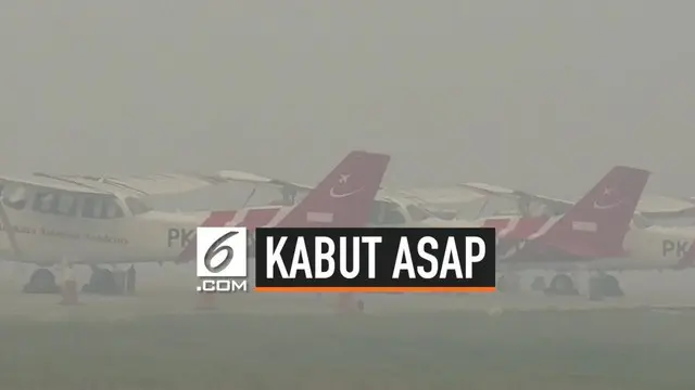 Kabut asap menyelimuti bandara Tijilik Riwut, Kalimantan Tengah. Aktifitas penerbangan lumpuh karena aaya kabut asap.