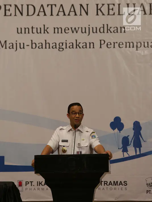 Gubernur DKI Anies Baswedan memberikan sambutan usai peluncuran Pendataan Keluarga Online di Jakarta, Rabu (26/9). Peluncuran aplikasi tersebut untuk mewujudkan gerakan masyarakat maju-bahagiakan perempuan dan anak Jakarta. (Merdeka.com/Imam Buhori)