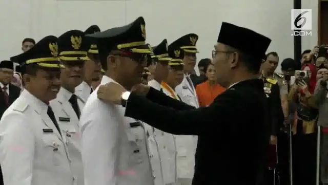 VIDEO: Ridwan Kamil Lantik Hengky Kurniawan jadi Wakil Bupati