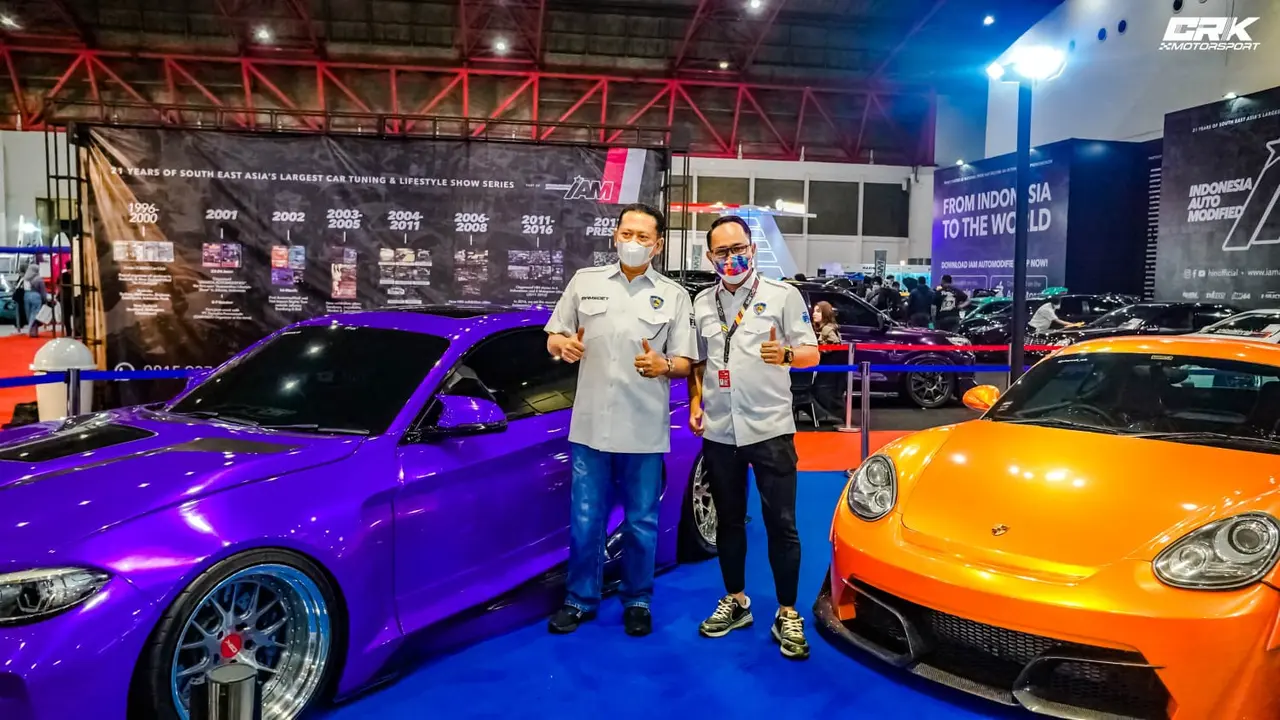 Dua mobil modifikasi Chandra Kurniawan Mejeng di IIMS 2022