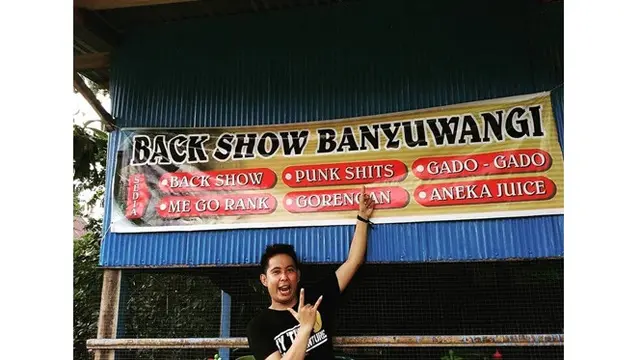 6 Potret Spanduk Gaul Ini Sukses Bikin Geregetan, Bikin Mikir