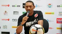 Pelatih Perseru Serui, Putu Gede Dwi Santoso, mengomentari perbedaan yang terlihat dalam tim Persebaya Surabaya. (Bola.com / Aditya Wany)