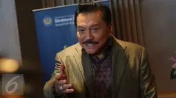 Mantan Kepala BIN, Hendropriyono memberikan keterangan kepada wartawan di KPP Sudirman, Jakarta Selatan, Rabu (21/9). Kedatangan Hendropriyono ke kantor untuk mendaftar pengampunan pajak (tax amnesty). (Liputan6.com/Angga Yuniar)