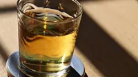 20 Tahun, Wanita 63 Tahun Ini Minum Air Kencingnya Sendiri