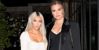 Khloe Kardashian dan Kim Kardashian miliki pengalaman bahagia yang sama tahun ini, yakni miliki anak. (REX/Shutterstock/HollywoodLife)
