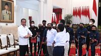 Presiden Jokowi menerima pengurus Persatuan Sepak Bola Amputasi Indonesia (PSAI) dan para atlet serta pelatih tim nasional sepak bola amputasi di Istana, Rabu, (21/9/2022). (Foto: Biro Pers Sekretariat Presiden)