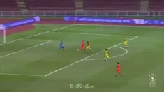 Kedah meraih kemenangan 4-3 atas PKNS dalam laga seru dan penuh drama yang diwarnai dua penalti, sebuah gol bunuh diri dan gol yan...