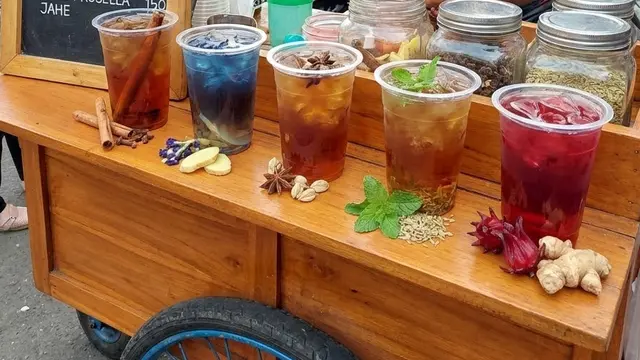 Jualan es teh rempah dan bunga kering (Gemini AI)