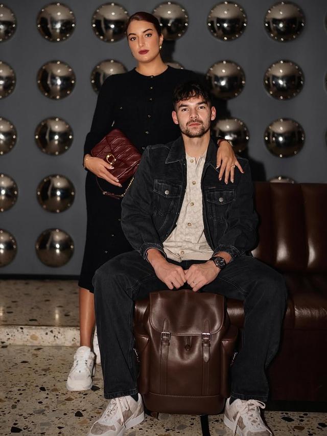 Sandy Walsh dan Aislinn Konig