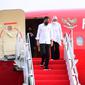 Presiden Jokowi, Iriana, dan rombongan tiba di Pangkalan TNI AU Adisutjipto Kabupaten Sleman dan langsung menuju Gedung Agung, Istana Kepresidenan Yogyakarta untuk beristirahat, Jumat (8/10/2021). (Biro Pers Sekretariat Presiden)