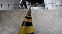 Garis pembatas terpasang di arena atau trek Skatepark Slipi, Jakarta, Minggu (16/6/2019). Skatepark tersebut selesai dibangun pada Januari 2019 dengan anggaran Rp 800 juta dan telah mengalami perbaikan selama dua kali. (merdeka.com/Iqbal S. Nugroho)