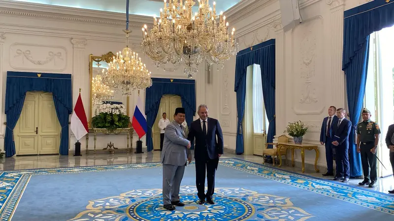 Presiden Prabowo Subianto menerima kunjungan Sekretaris Dewan Keamanan Rusia Sergei K Shoigu di Istana Merdeka, Jakarta, Selasa (25/2/2025).