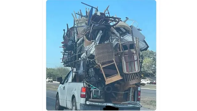 6 Potret Mobil Bawa Barang Overload, Bikin Pengendara Lain Auto Minggir