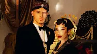 Romantis! Justin Hubner Siap Nikahi Jennifer Coppen, Prewedding Pakai Adat Jawa