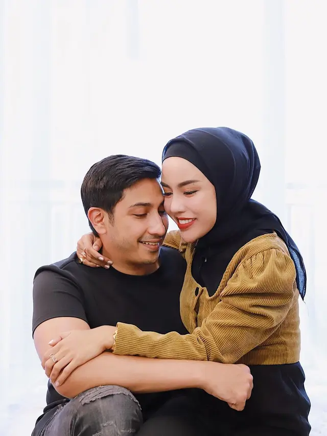 Medina Zein dan Lukman Azhari. (Foto: Instagram @medinazein)