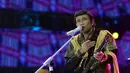 Penampilan Rhoma Irama yang menyanyikan lagu orang lain tersebut diketahui sebagai bentuk penghargaan terhadap penyanyi dangdut. (Deki Prayoga/Bintang.com)
