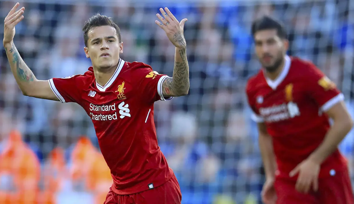 Gelandang Liverpool, Philippe Coutinho, merayakan gol yang dicetaknya ke gawang Leicester pada laga Premier League di Stadion King Power, Leicester, Sabtu (23/9/2017). Leicester kalah 2-3 dari Liverpool. (AP/Mike Egerton)