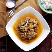 Ilustrasi gulai kambing./Copyright shutterstock.com/g/oduaimages