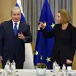 Benjamin Netanyahu dan Federica Mogherini, Uni Eropa Menolak untuk Ikuti Jejak AS Akui Yerusalem (ERIC VIDAL / POOL / AFP)