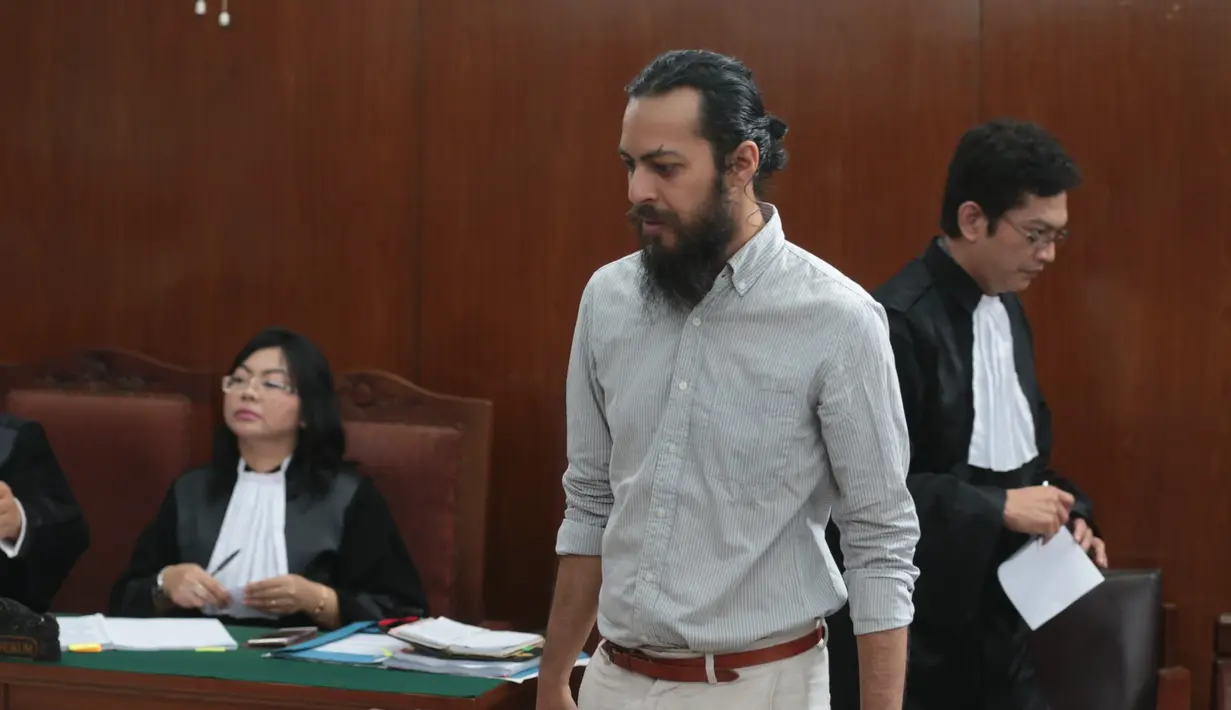 Alex Abdullah Abbad, alias Alex Abbad yang dihadirkan menjadi saksi dalam sidang kali ini. Pemeran film The Raid 2: Berandal itu mengaku tidak mengetahui kalau sahabatnya tersebut memakai narkoba. (Adrian Putra/Bintang.com)