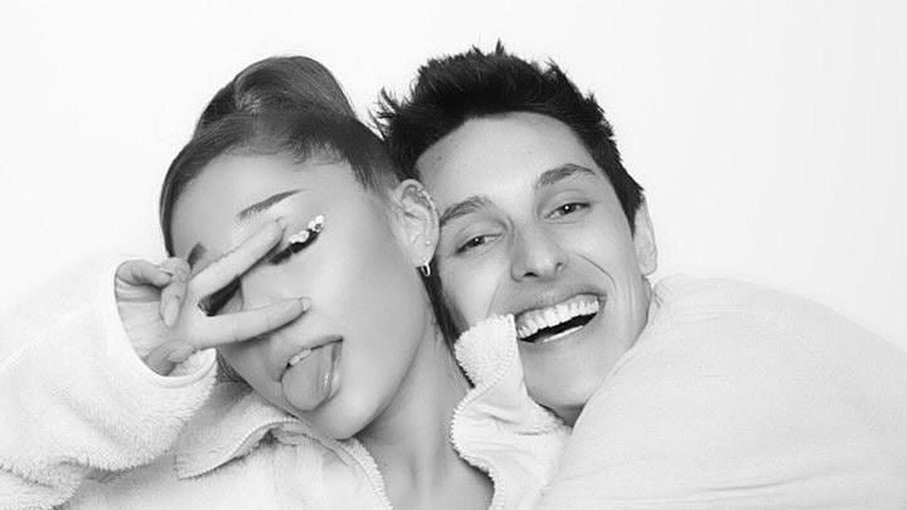 Resmi Menikah, Ini 6 Potret Mesra Ariana Grande dan Dalton Gomez