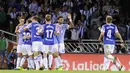 Para pemain Real Sociedad merayakan yang dicetak oleh Kévin Rodrigues ke gawang Real Madrid pada laga La Liga di Stadion Anoeta, Minggu (17/9/2017). Real Madrid menang 3-1 atas Real Sociedad. (AFP/Ander Gillenea)