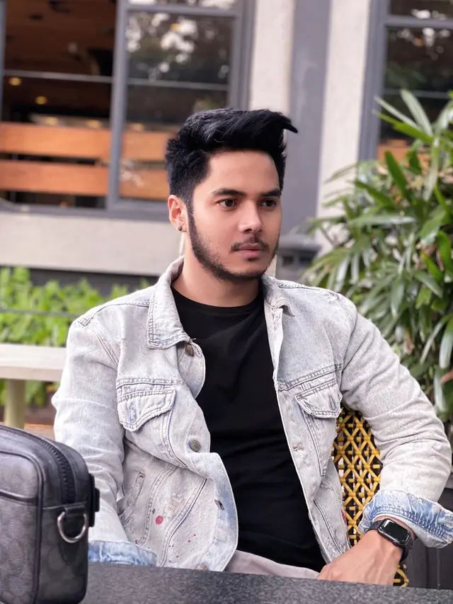 Sudah Move On, Ini 6 Potret Aher Kekasih Baru Elly Sugigi