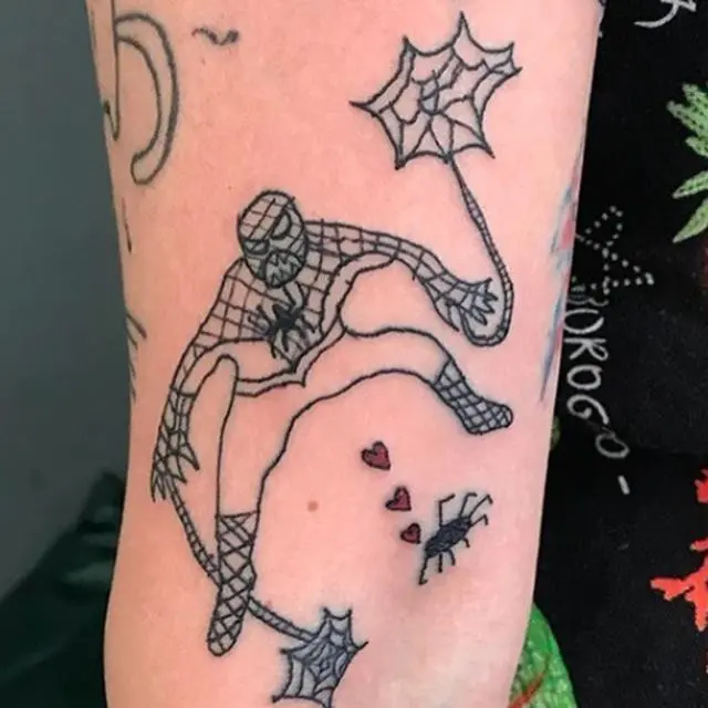 6 Tato Nyeleneh di Lengan Ini Absurd Banget, Gagal Keren