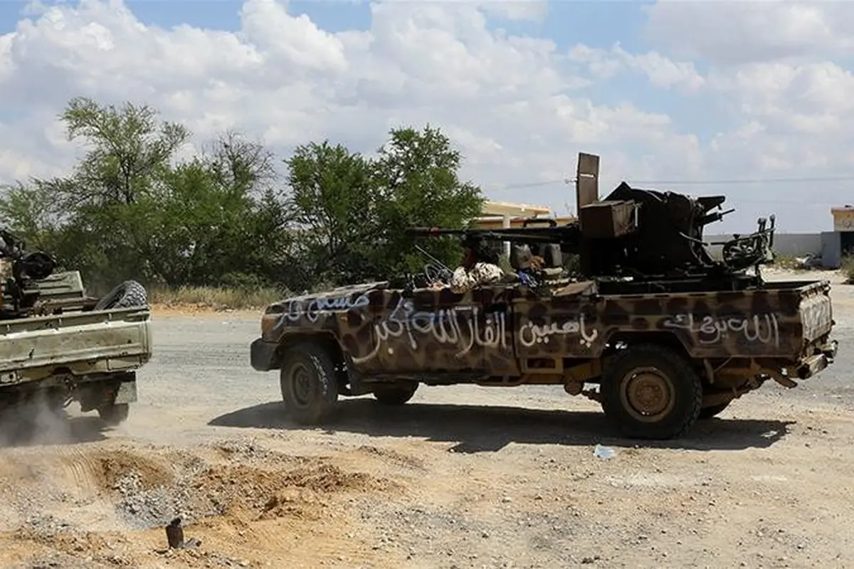 Pasukan dari Tentara Nasional Libya (LNA) pimpinan Jenderal Haftar meluncurkan serangan hampir dua pekan lalu untuk merebut Tripoli (AFP/Mahmud Turkia)