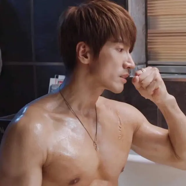 6 Potret Jerry Yan Pamer Tubuh Kekar dalam Drama Baru Count Your Lucky Stars