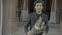 Kenapa Mata Zayn Malik Terlihat Merah dan Bengkak?