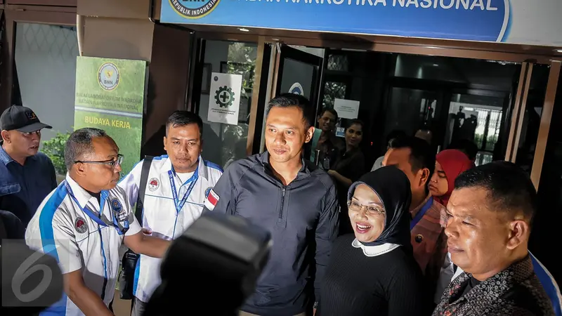 20160925-Agus Yudhoyono-Sylviana Murni Test Narkoba di BNN-Jakarta
