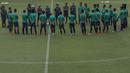Para pemain Timnas Indonesia diberikan pengarahan saat latihan di Lapangan ABC Senayan, Jakarta, Jumat (12/1/2018). Latihan ini merupakan persiapan jelang laga melawan Islandia. (Bola.com/Vitalis Yogi Trisna)
