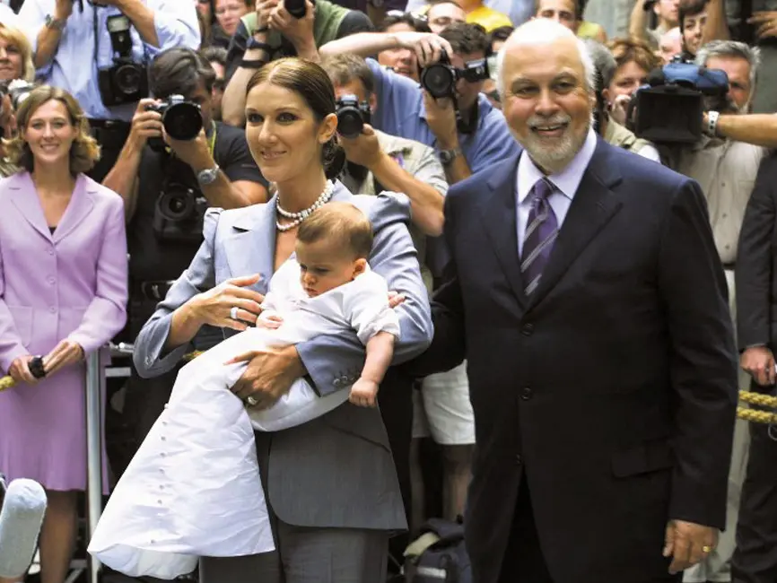 Lima menit menjelang video itu berakhir terdapat kata-kata yang memilukan dari seorang Celine, “Suaraku tak berarti apa-apa tanpa kamu. Kamu telah membuat mimpi anak-anakku terwujud”. (AFP/Bintang.com)