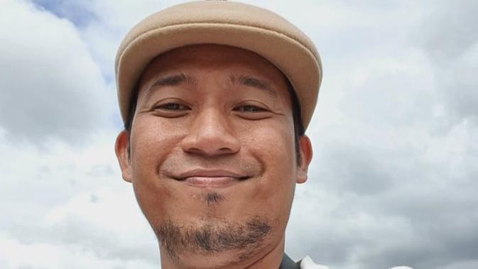 Denny Cagur Pajang Potret Awal Karier, Dianggap Mirip Dede ...