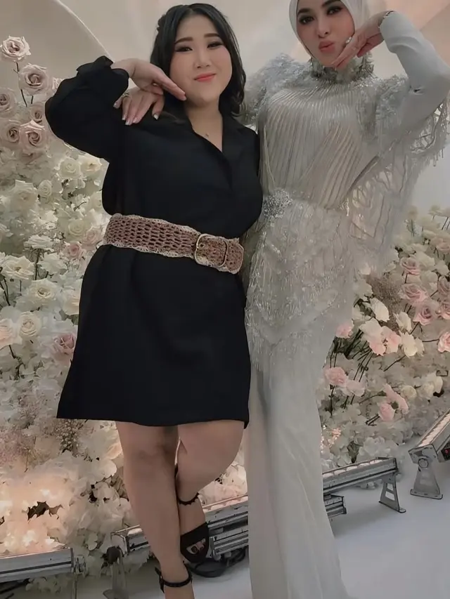 Gaya Publik Figur Hadir di Ulang Tahun Syahrini ke-45. [@kikysaputrii]