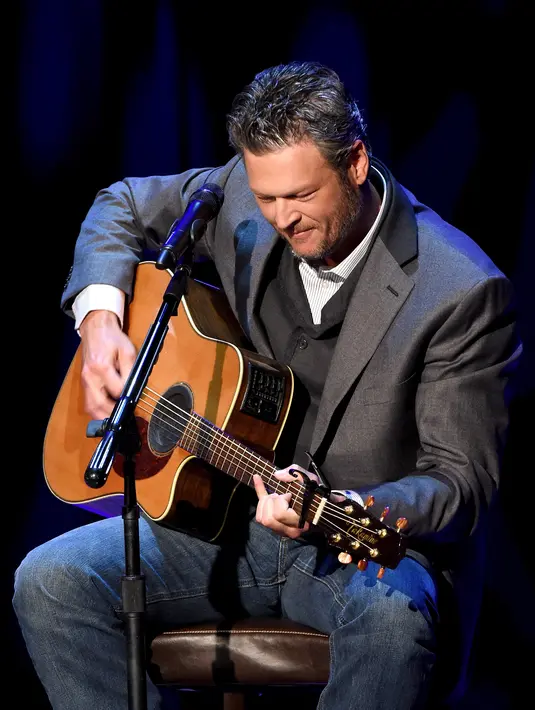 Seperti yang dikutip dari laman Fox News, Blake Shelton memuji penyanyi yang penuh dengan kontroversial, yakni Miley Cyrus. (AFP/Bintang.com)