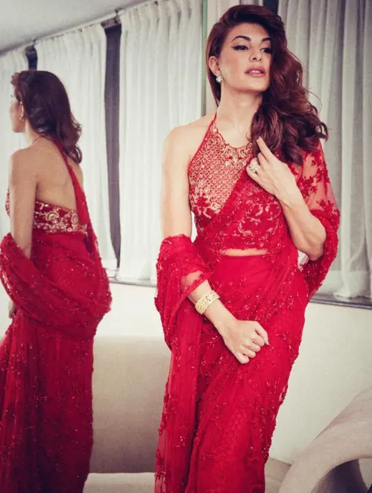 Tak hanya punya wajah yang cantik menawan, Jacqueline Fernandez juga punya rambut panjang yang indah. (Foto: instagram.com/jacquelinef143)