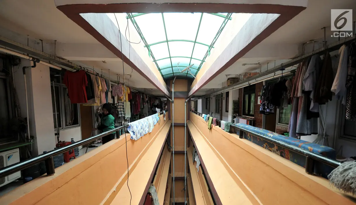 Suasana Rumah Susun Sewa (Rusunawa) Cipinang Muara, Jakarta, Selasa (19/3). Sebelumnya pada pertengahan 2018 DKI menerbitkan Peraturan Gubernur Nomor 55 Tahun 2018 tentang kenaikan tarif rumah susun sewa. (merdeka.com/Iqbal S Nugroho)