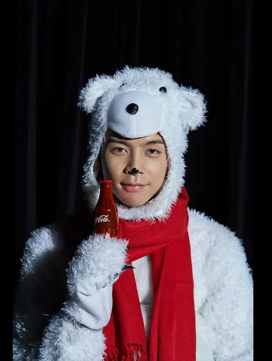 Selain karakter seram, beberapa karakter lucu juga ikut berpesta. Termasuk Johnny yang menjadi polar bear. (Instagram @nct)