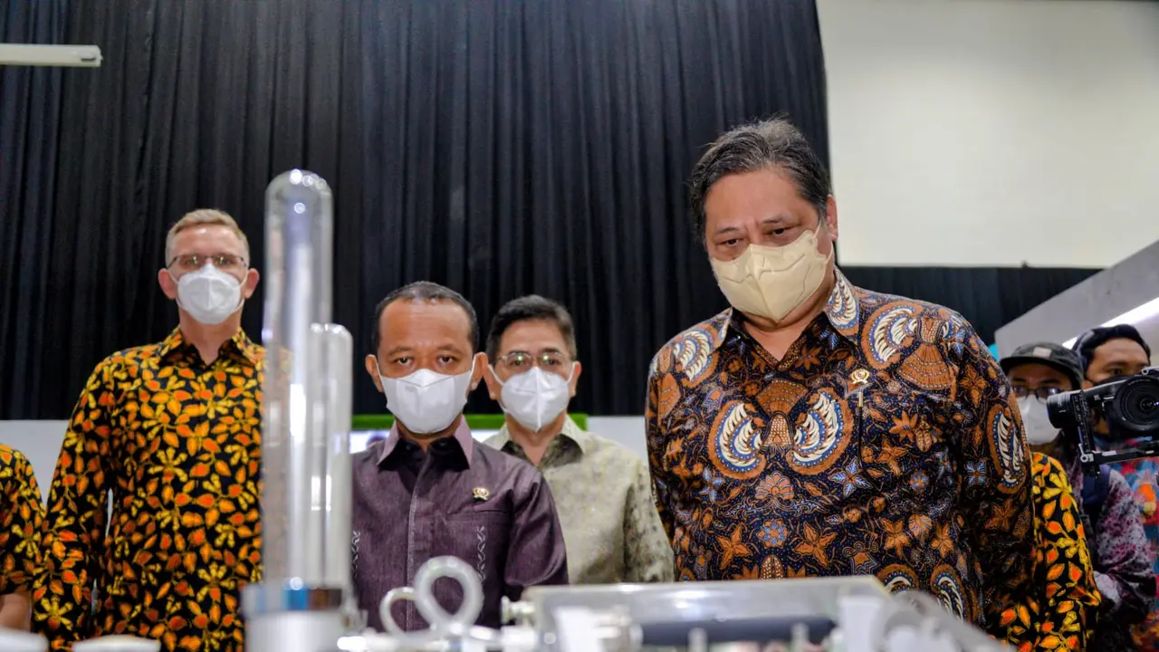 Menteri Koordinator Bidang Perekonomian Airlangga Hartarto  pada acara peresmian Realisasi Investasi Produk Inovatif Berorientasi Ekspor PT HM Sampoerna Tbk di Karawang, Jawa Barat, Selasa (30/11/2021).