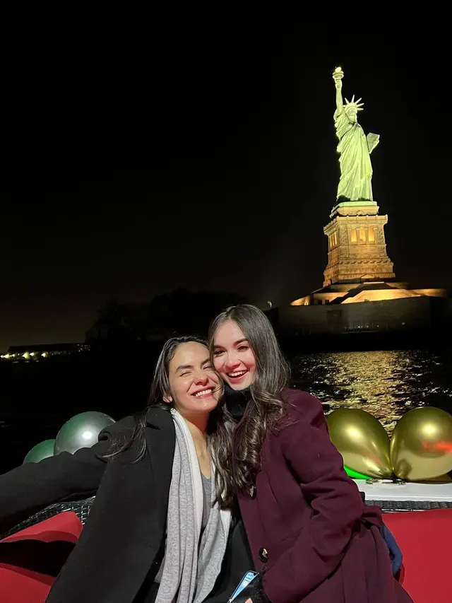 Liburan di New York, Ini 6 Potret Persahabatan Steffi Zamora dan Elina Joerg