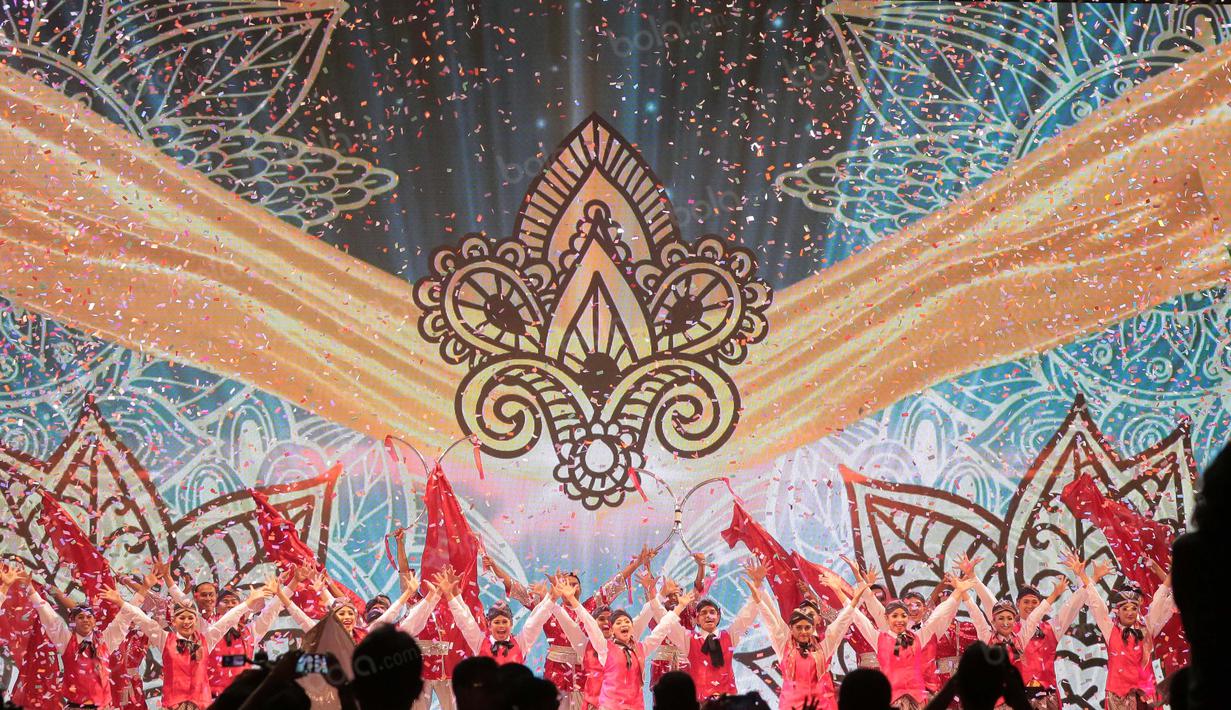 Aksi penari saat penutupan Tafisa Games 2016 di Ancol Beach, Jakarta, Selasa (11/10/2016). (Bola.com/Nicklas Hanoatubun)