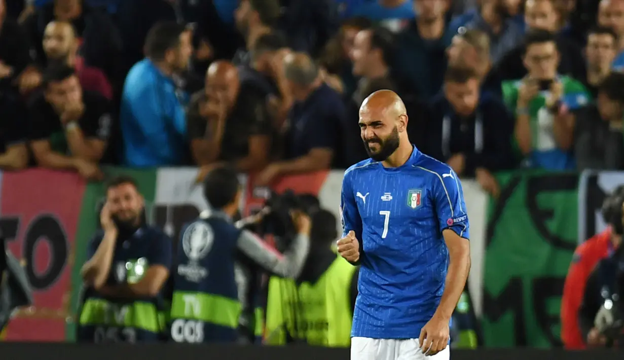 Pemain Italia, Simone Zaza gemas dan kesal saat gagal mencetak gol lewat penalti ke gawang Jerman pada laga perempat final Piala Eropa 2016 di Stadion Matmut Atlantique, Bordeaux, Minggu (3/7/2016) dini hari WIB. (AFP/Patrik Stollarz)