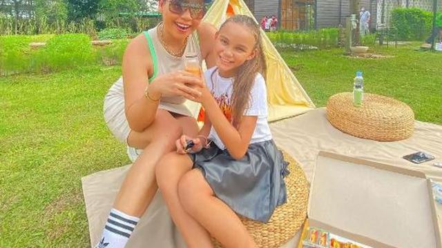 Potret 6 Seleb Bareng Putrinya yang Beranjak Remaja, Bak Kakak Adik