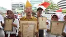 Puluhan orang yang terdiri dari keluarga veteran melakukan unjuk rasa di depan Gedung KPK, Jakarta, Kamis (18/12/2014). (Liputan6.com/Miftahul Hayat)